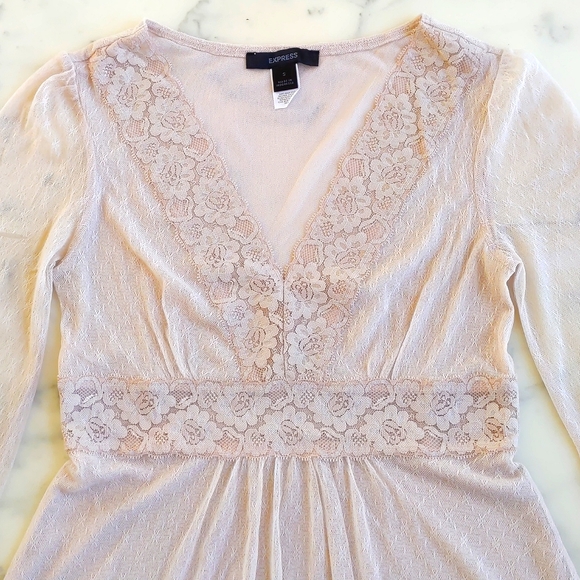 NWOT. Express 100% Nylon All Lace V-Neck Long Sleeve Blouse with Lining. - Picture 4 of 6